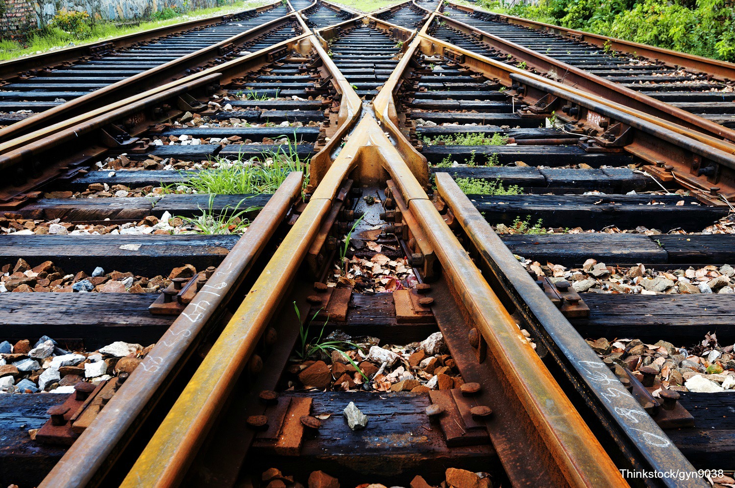 Close-up close-up shots of the tracks