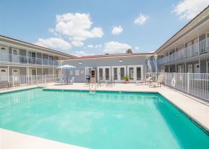 oak shores pool