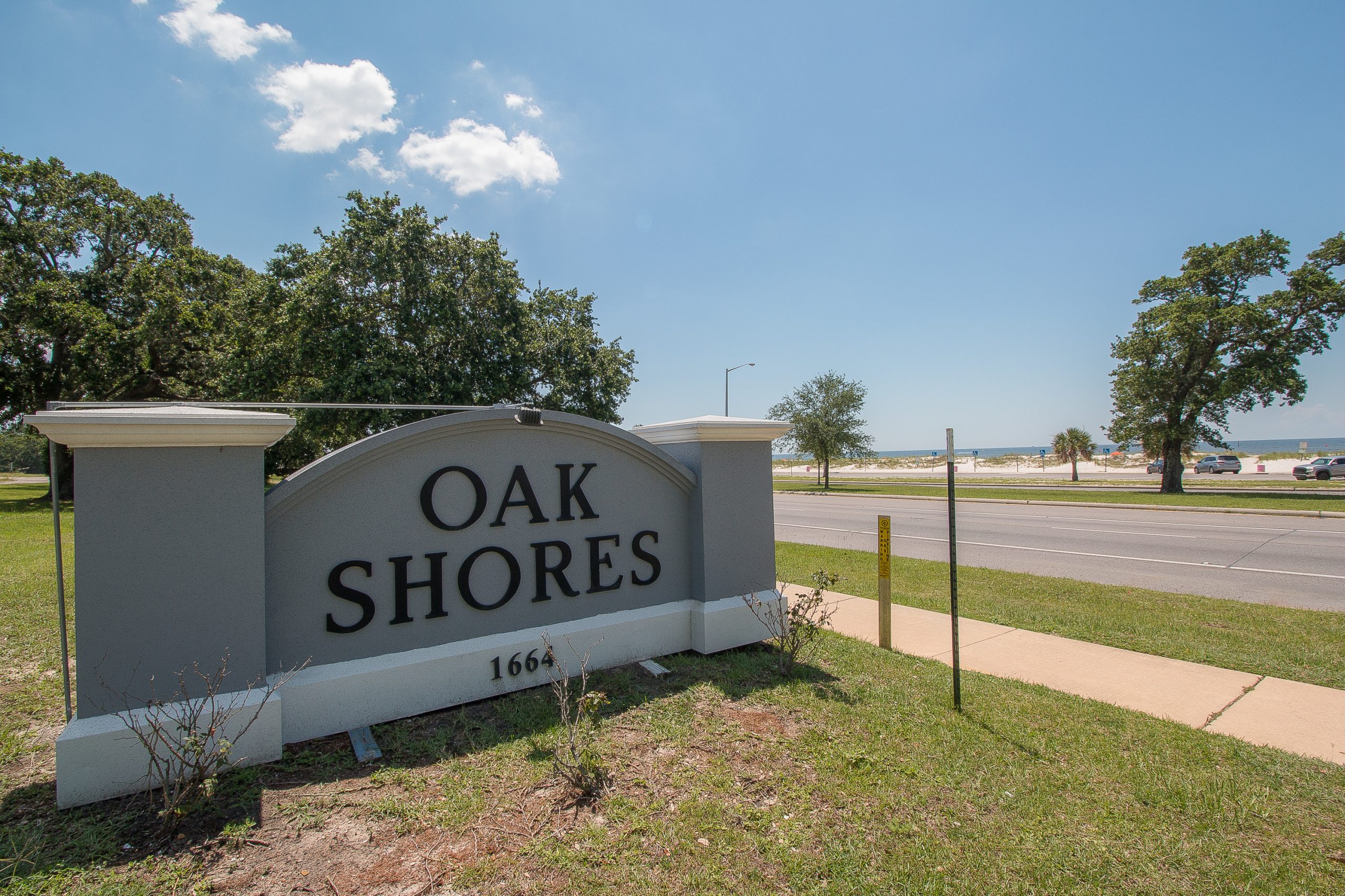 Oak shore community street sign